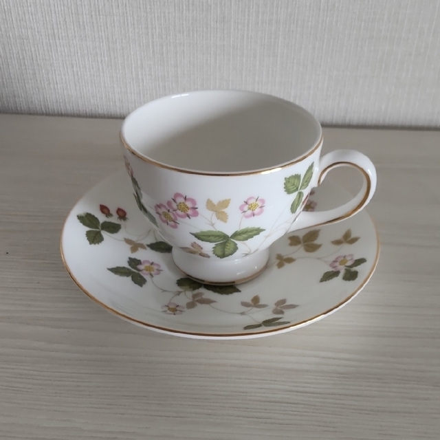 WEDGWOOD(ウェッジウッド)の☆未使用美品！☆ウェッジウッド ワイルドストロベリー C/S 2客 インテリア/住まい/日用品のキッチン/食器(食器)の商品写真