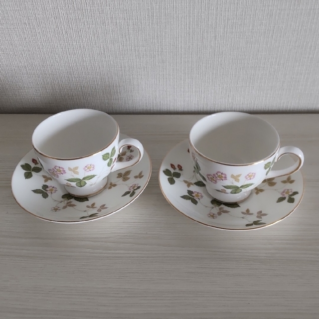 WEDGWOOD(ウェッジウッド)の☆未使用美品！☆ウェッジウッド ワイルドストロベリー C/S 2客 インテリア/住まい/日用品のキッチン/食器(食器)の商品写真