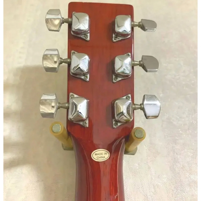 HONEY BEE(ハニービー)のHONEY BEE W-15 ワインレッド　アコースティックギター　カポ付 楽器のギター(アコースティックギター)の商品写真