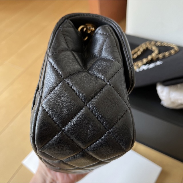 CHANEL - 未使用!シャネル ミニフラップバッグ ココボールの CHANEL - 未使用!シャネル ミニフラップバッグ ココボールの