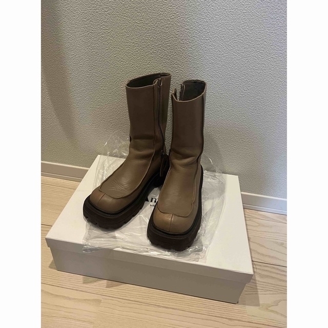 Ameri VINTAGE(アメリヴィンテージ)の値下げ中！【Ameri】SHARK SOLE SQUARE BOOTS レディースの靴/シューズ(ブーツ)の商品写真