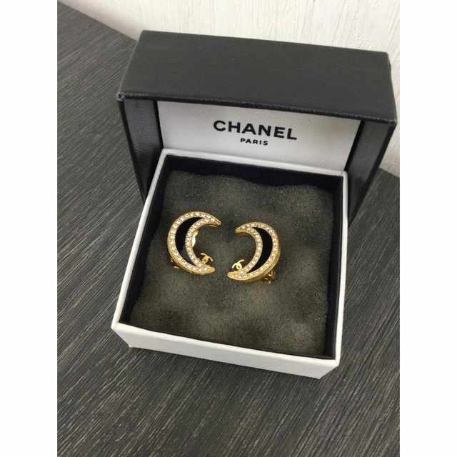 CHANEL 三日月イヤリング ウクライナ侵攻」 - yankedesignstc.com