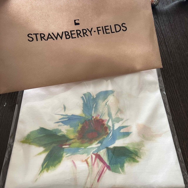 STRAWBERRY-FIELDS(ストロベリーフィールズ)のあやや様　専用 レディースのトップス(Tシャツ(半袖/袖なし))の商品写真