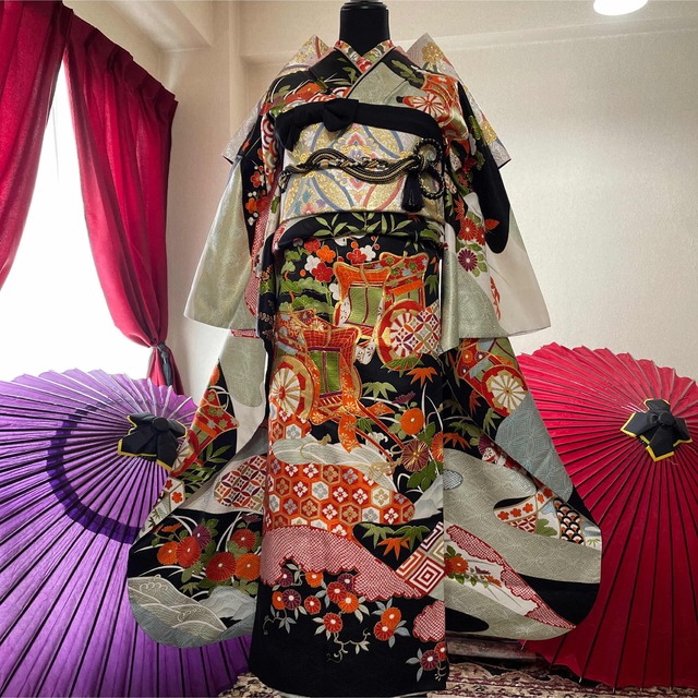 シルバー/レッド 豪華絢爛振袖フルセット・古典柄・金駒刺繍・吉祥
