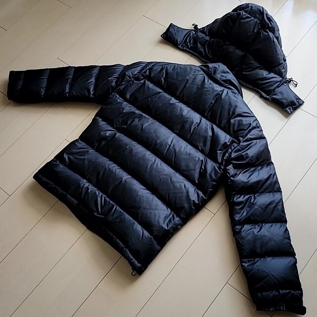 UNIQLO(ユニクロ)のユニクロ プレミアムダウンジャケット M ブラック 黒色 フード 綿入り 暖かい メンズのジャケット/アウター(ダウンジャケット)の商品写真