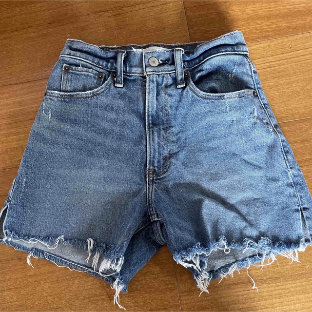 Abercrombie&Fitch(アバクロンビーアンドフィッチ)の【アバクロ 】デニムショートパンツ レディースのパンツ(ショートパンツ)の商品写真