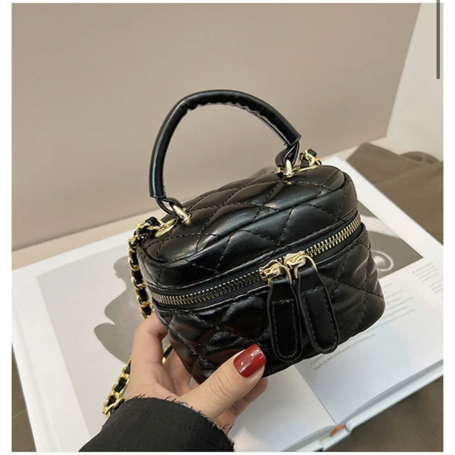 人気色♡ブラック　キルティング ミニバッグ  バケツ型 ショルダーバッグ レディースのバッグ(ショルダーバッグ)の商品写真