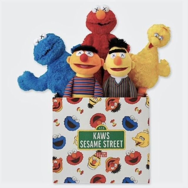 SESAME STREET(セサミストリート)の送料込【セサミストリート トイ コンプリート BOX】ユニクロ　KAWS　カウズ エンタメ/ホビーのおもちゃ/ぬいぐるみ(ぬいぐるみ)の商品写真