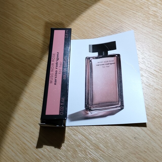 narciso rodriguez(ナルシソロドリゲス)のフォーハー ムスク ノアール ローズ オードパルファム  0.8ml② コスメ/美容のスキンケア/基礎化粧品(化粧水/ローション)の商品写真