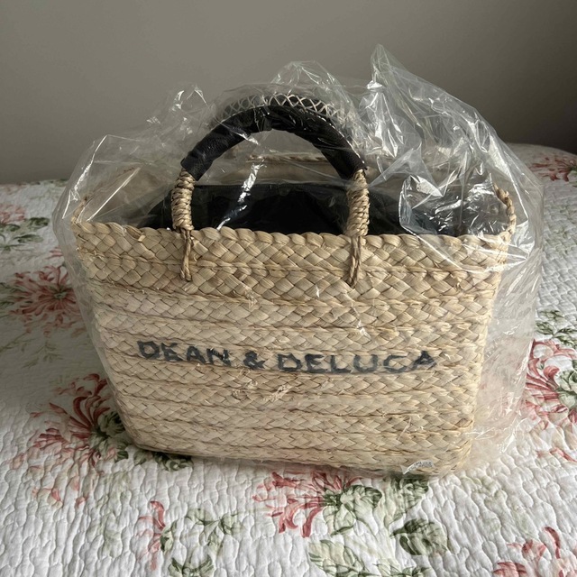 DEAN & DELUCA(ディーンアンドデルーカ)のDEAN＆DELUCA 保冷カゴバッグ　新品 レディースのバッグ(かごバッグ/ストローバッグ)の商品写真