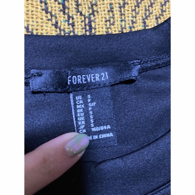 FOREVER 21(フォーエバートゥエンティーワン)のトレーナー　ブラック レディースのトップス(トレーナー/スウェット)の商品写真