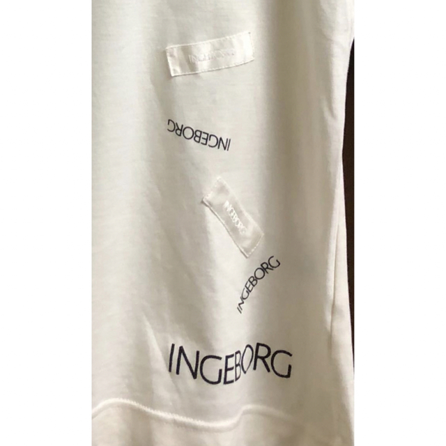 INGEBORG(インゲボルグ)のINGEBORG ロゴワッペン付き Tシャツ Mサイズ ホワイト レディースのトップス(Tシャツ(半袖/袖なし))の商品写真