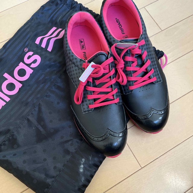 adidas(アディダス)の値下げ　アディダス　ゴルフシューズ　未使用　24.5 スポーツ/アウトドアのゴルフ(シューズ)の商品写真