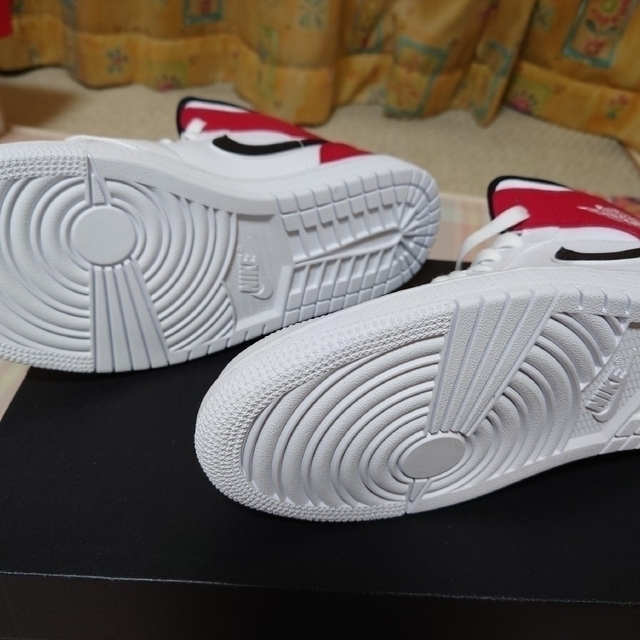 ナイキ　エアジョーダン1 MID  White Chicago メンズの靴/シューズ(スニーカー)の商品写真