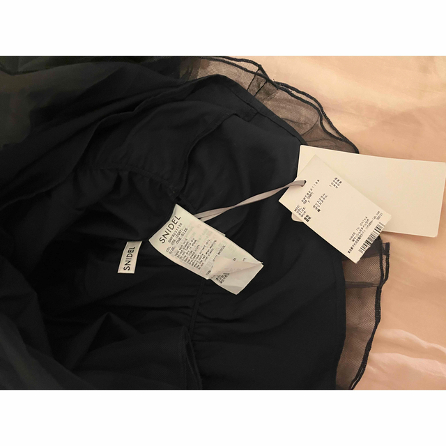 SNIDEL(スナイデル)のボリュームギャザーフリルオフショルブラウス[タグ付き] レディースのトップス(シャツ/ブラウス(半袖/袖なし))の商品写真