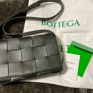 ボッテガヴェネタ(Bottega Veneta)の美品 bottegaveneta カセットバッグ　カーキ(ショルダーバッグ)