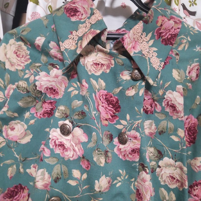 美品　花柄マント レディースのジャケット/アウター(ポンチョ)の商品写真