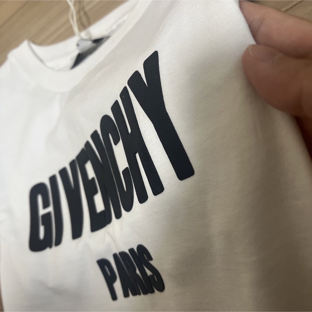 GIVENCHY(ジバンシィ)のpinoko様 専用　　GIVENCHY キッズTシャツ 半袖 130 キッズ/ベビー/マタニティのキッズ服男の子用(90cm~)(Tシャツ/カットソー)の商品写真