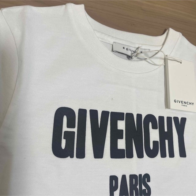 GIVENCHY(ジバンシィ)のpinoko様 専用　　GIVENCHY キッズTシャツ 半袖 130 キッズ/ベビー/マタニティのキッズ服男の子用(90cm~)(Tシャツ/カットソー)の商品写真