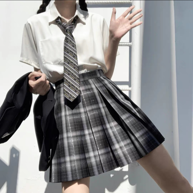 Bubbles(バブルス)の暗闇の光　銀糸入り　チェック　黒銀色スカート　JK制服　やみかわ ゴシックパンク レディースのワンピース(ひざ丈ワンピース)の商品写真