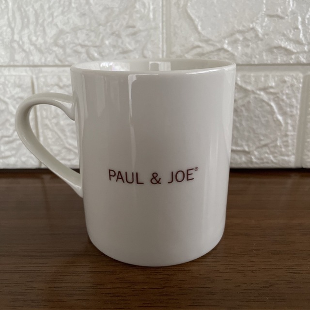 PAUL & JOE(ポールアンドジョー)のPAUL&JOE  マグカップ　新品　鹿絵柄　シカ　鹿柄　ポール&ジョー　日本製 インテリア/住まい/日用品のキッチン/食器(グラス/カップ)の商品写真