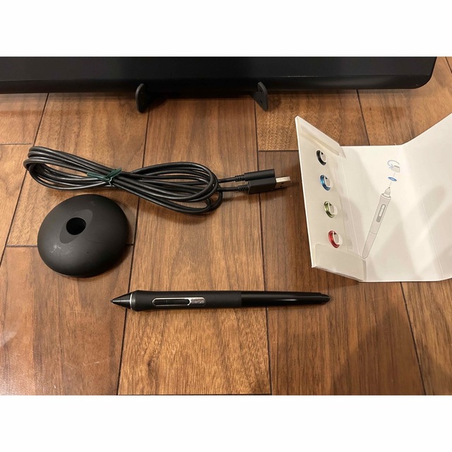 Wacom(ワコム)のWacom Intuos Pro Large PTH-860 ワコム　板タブ スマホ/家電/カメラのPC/タブレット(PC周辺機器)の商品写真