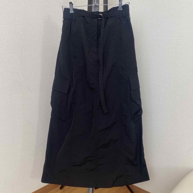 ZARA(ザラ)の【新品未使用】ZARA ナイロンカーゴスカート　今季新作　希少XS レディースのスカート(ロングスカート)の商品写真