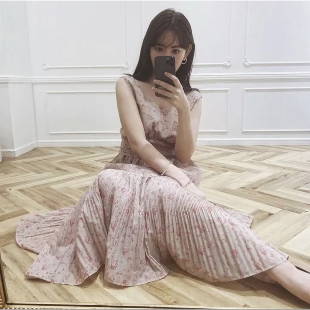 Herlipto Pleated Floral Midi Dress 2