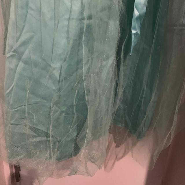 エメラルドグリーン　ドレス　緑　150 キッズ/ベビー/マタニティのキッズ服女の子用(90cm~)(ドレス/フォーマル)の商品写真