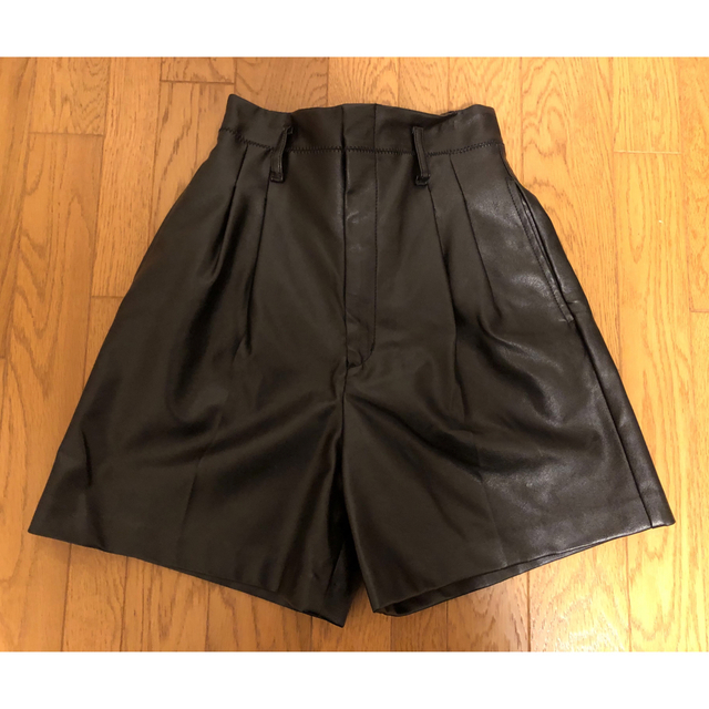 【完全新品】LILYBROWN ショート丈パンツ