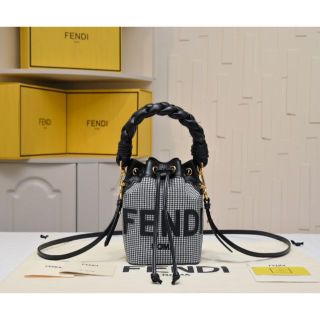フェンディ ミニバッグの通販 600点以上 | FENDIを買うならラクマ フェンディ ミニバッグの通販 600点以上 | FENDIを買うならラクマ