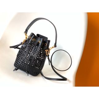 フェンディ ミニバッグの通販 600点以上 | FENDIを買うならラクマ フェンディ ミニバッグの通販 600点以上 | FENDIを買うならラクマ