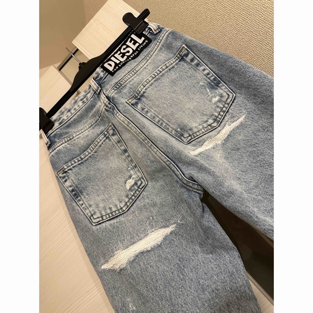 DIESEL(ディーゼル)のDIESEL レディース クラッシュ デニム 23 レディースのパンツ(デニム/ジーンズ)の商品写真