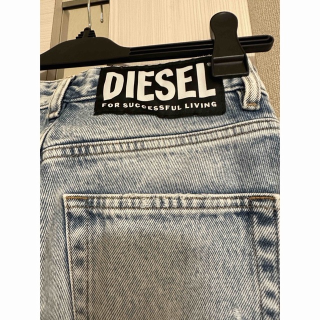 DIESEL(ディーゼル)のDIESEL レディース クラッシュ デニム 23 レディースのパンツ(デニム/ジーンズ)の商品写真