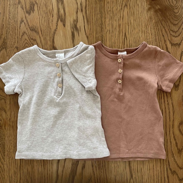 H&M(エイチアンドエム)のh&m tシャツ 2点セット キッズ/ベビー/マタニティのベビー服(~85cm)(Ｔシャツ)の商品写真