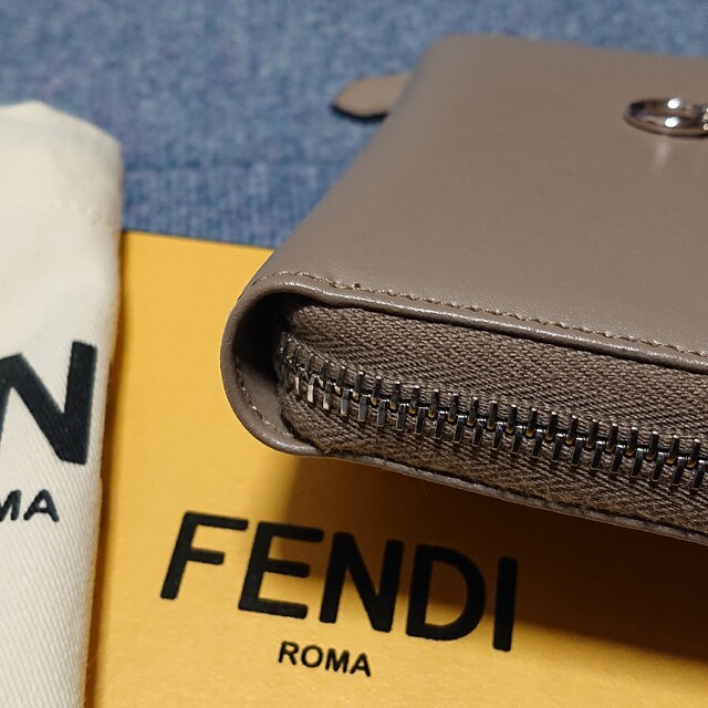 フェンディ 使用僅かキレイ美品 ほぼ未使用近いFENDI バイザウェイ 長