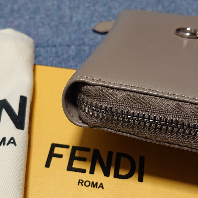 フェンディ 使用僅かキレイ美品 ほぼ未使用近いFENDI バイザウェイ 長財布