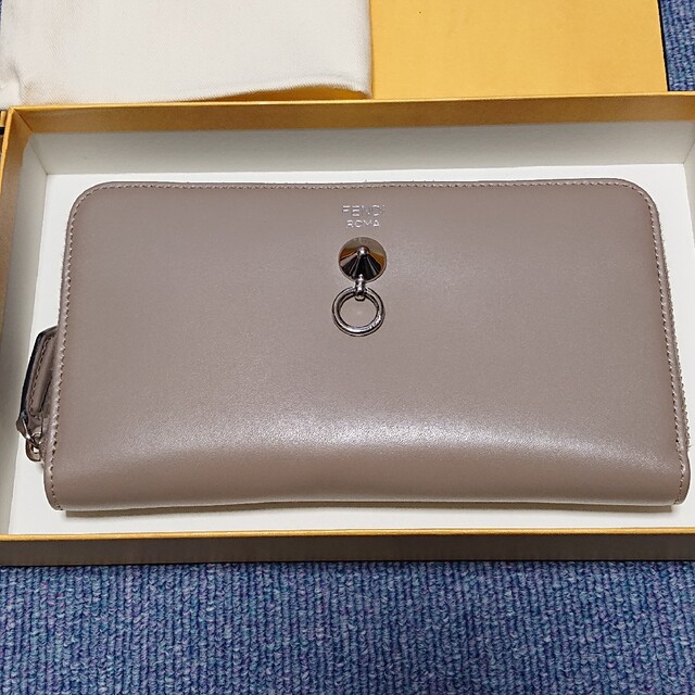 フェンディ 使用僅かキレイ美品 ほぼ未使用近いFENDI バイザウェイ 長