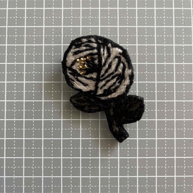 ⑤15ミナペルホネン ハンドメイド ブローチアクセサリー 2