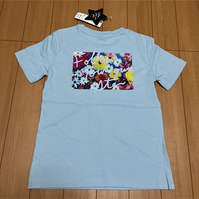 GU(ジーユー)の蜷川実花 GU コラボ グラフィックTシャツ XSサイズ ブルー レディースのトップス(Tシャツ(半袖/袖なし))の商品写真