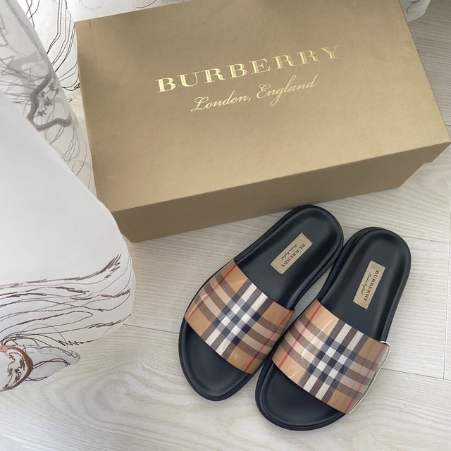 BURBERRY(バーバリー)のラスト１【新品】Burberry バーバリー チェック スライド サンダル 35 レディースの靴/シューズ(サンダル)の商品写真