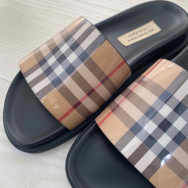 BURBERRY(バーバリー)のラスト１【新品】Burberry バーバリー チェック スライド サンダル 35 レディースの靴/シューズ(サンダル)の商品写真