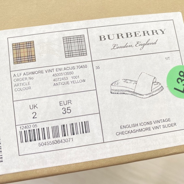 BURBERRY(バーバリー)のラスト１【新品】Burberry バーバリー チェック スライド サンダル 35 レディースの靴/シューズ(サンダル)の商品写真