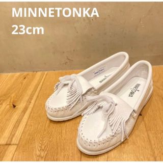 ミネトンカ(Minnetonka)の新品送料込み　ミネトンカ  モカシン　ホワイト　23cm(スリッポン/モカシン)