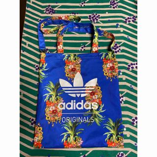 アディダス(adidas)のアディダス 花柄 ショルダーバッグ トートバッグ パイナップル ブルー ジャージ(トートバッグ)