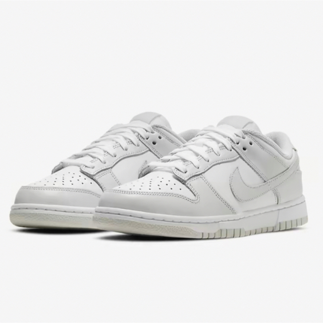 NIKE(ナイキ)のNIKE DUNK LOW フォトンダスト gray メンズの靴/シューズ(スニーカー)の商品写真