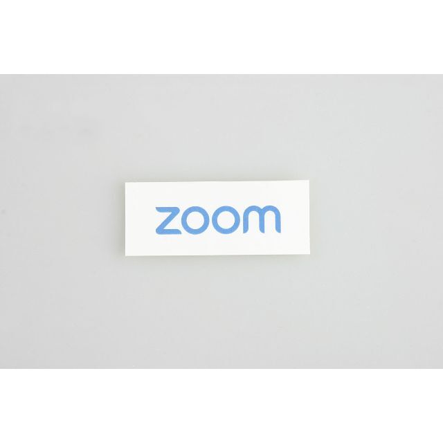 Zoom(ズーム)の非売品 zoom ノベルティ ロゴ入り ステッカー 白 スマホ/家電/カメラのPC/タブレット(その他)の商品写真