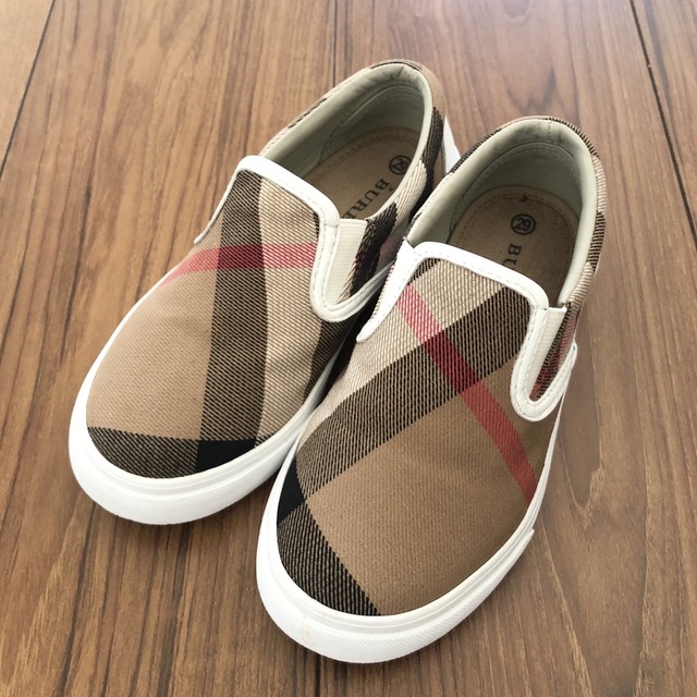 BURBERRY(バーバリー)のバーバリーチルドレン シューズ 29 キッズ/ベビー/マタニティのキッズ靴/シューズ(15cm~)(スリッポン)の商品写真