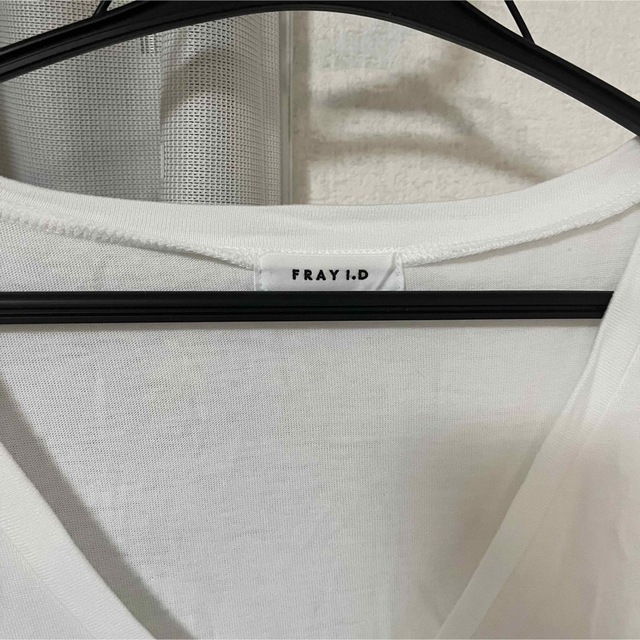 FRAY I.D(フレイアイディー)のVネックレーヨンTシャツ レディースのトップス(Tシャツ(半袖/袖なし))の商品写真