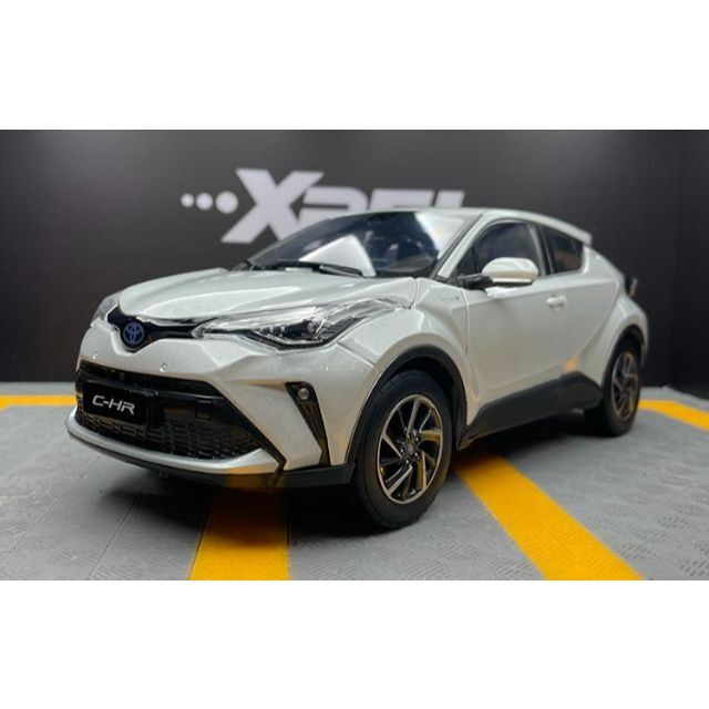 ミニカー 1/18 トヨタ C-HR 2022 ホワイトエンタメ/ホビー